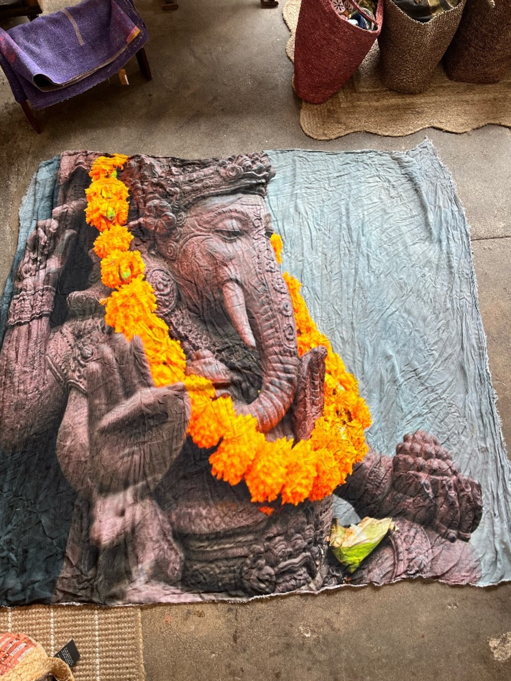 813 Ottotredici Statue Scarf